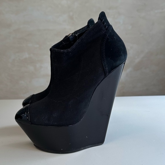 Giuseppe Zanotti Black Suede Platform - Picture 4 of 11